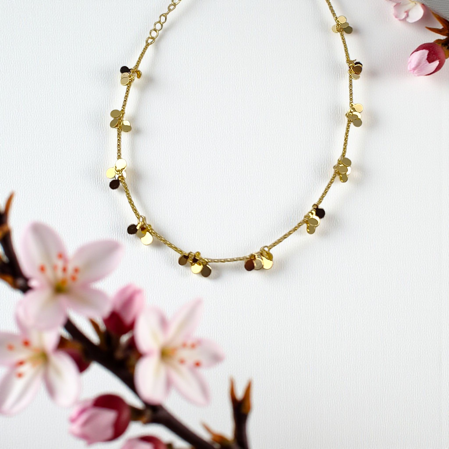 Colar Choker Medalhinhas Agrupadas