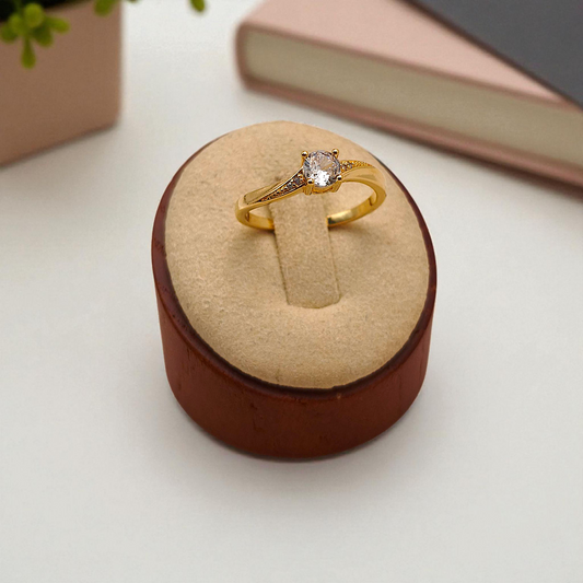 Anel Solitário Detalhe Curvo Lateral Microzircônias