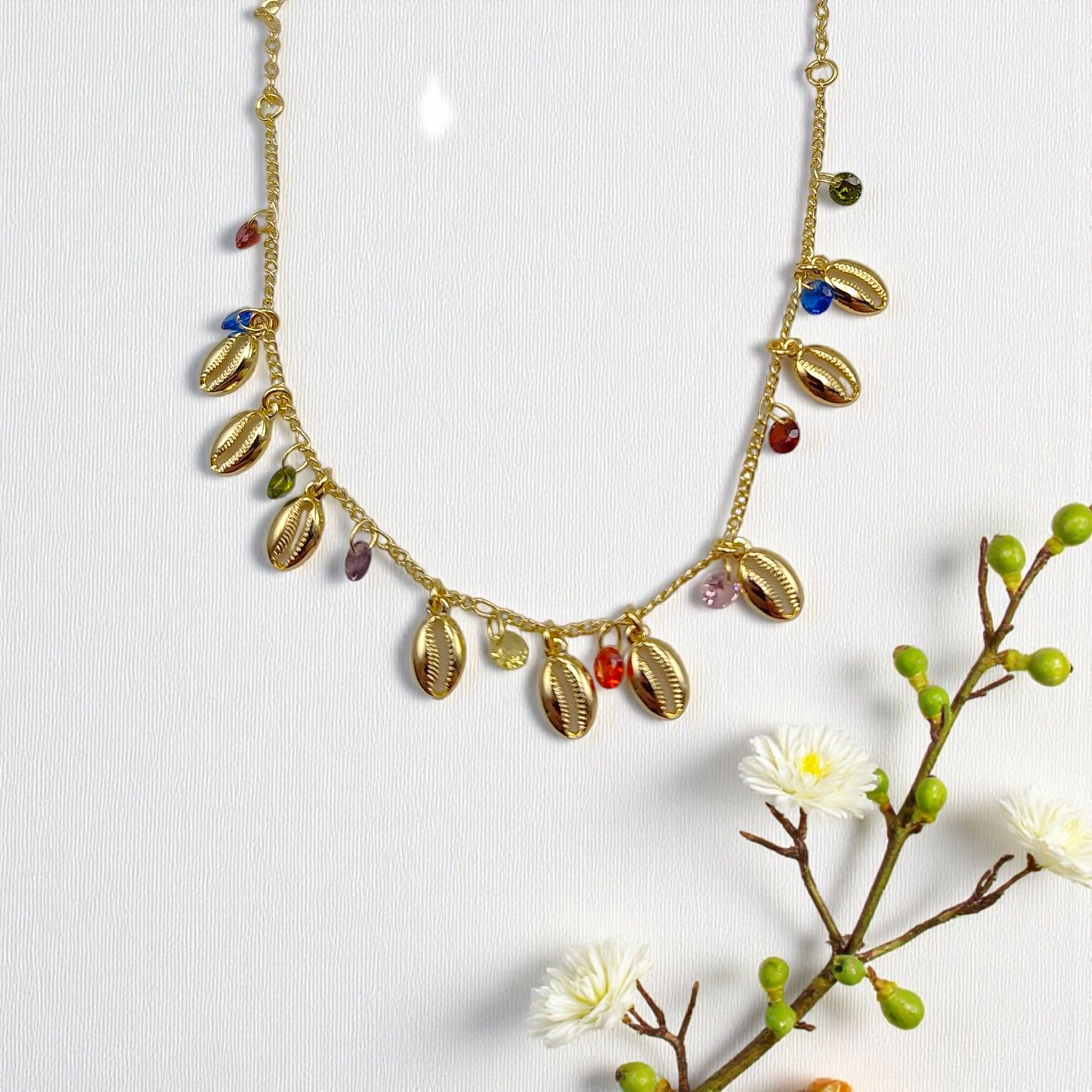 Colar Choker Búzios e Pingentes Cristais Coloridos