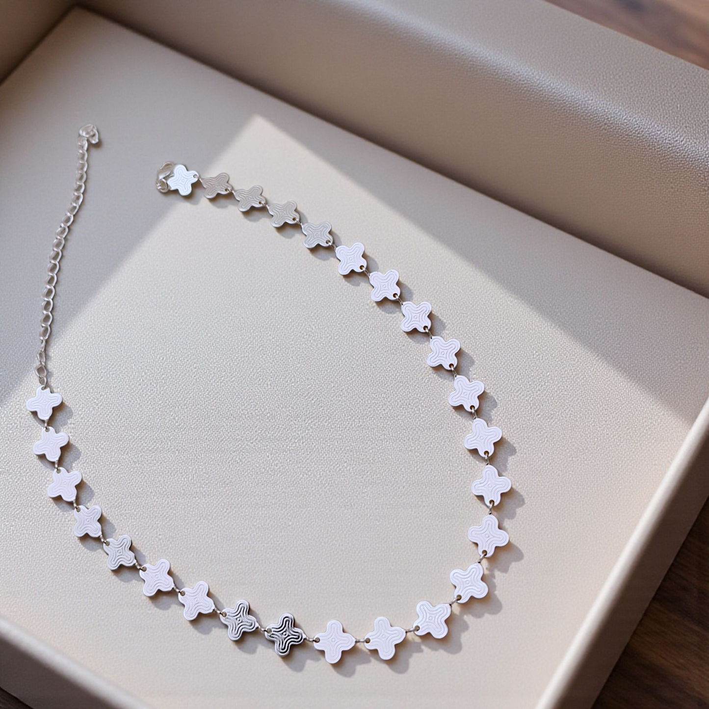 Colar Choker Trevo Sequencia Prata 925